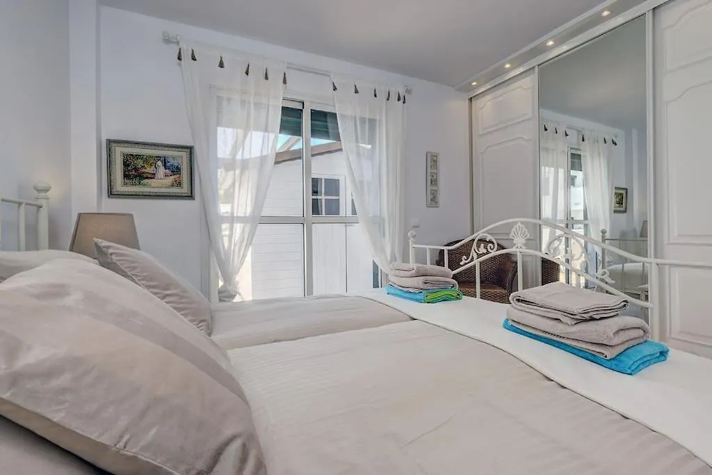 בנאלמדנה Spacious Penthouse With Spectacular Sea Views!