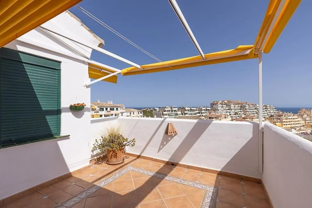 דירה בנאלמדנה Spacious Penthouse With Spectacular Sea Views!