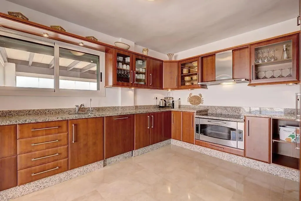 בנאלמדנה Spacious Penthouse With Spectacular Sea Views! 0*,